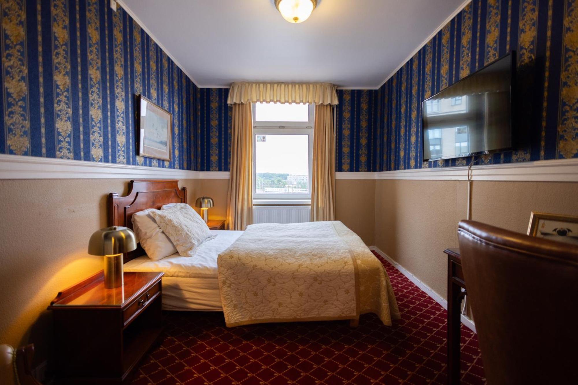 Small Double Room,1709951034:JPEG